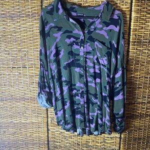 EUC Torrid, purple, black green camo button up hi lo top blouse torrid 2 US 2x